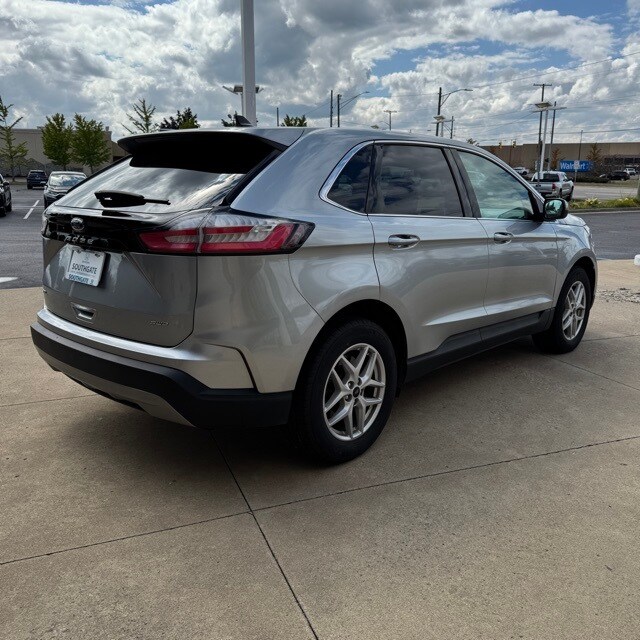2024 Ford Edge SEL photo 3