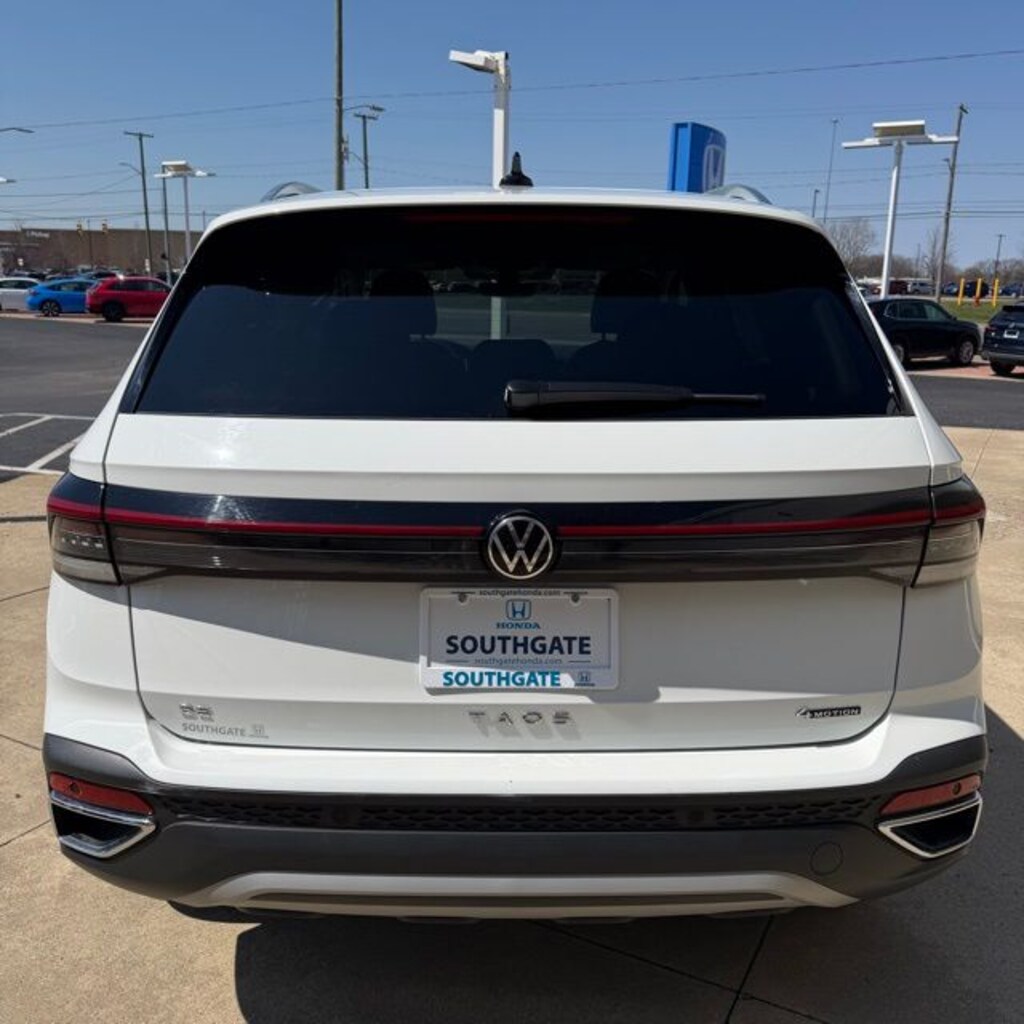 Used 2025 Volkswagen Taos 1.5T SE SUV