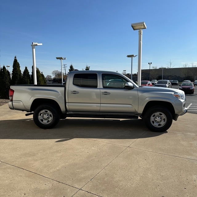 Used 2022 Toyota Tacoma SR with VIN 3TMCZ5AN7NM463512 for sale in Southgate, MI