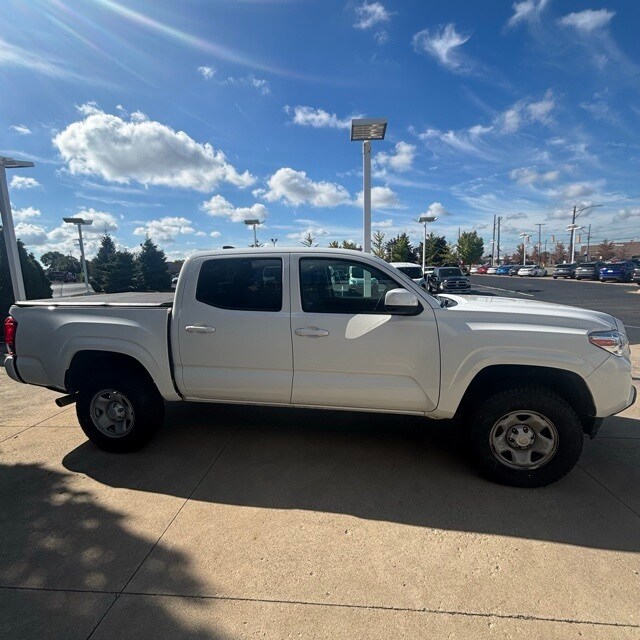 2022 Toyota Tacoma SR photo 3