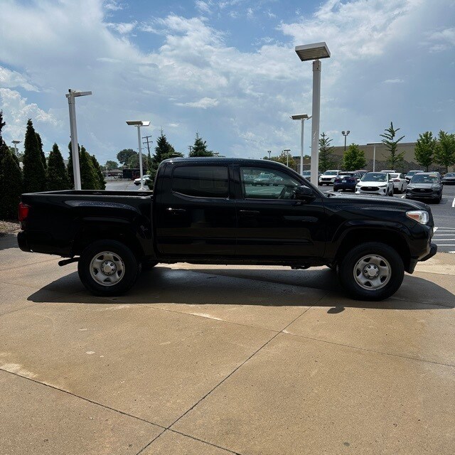 Used 2022 Toyota Tacoma SR with VIN 3TMCZ5AN2NM477978 for sale in Southgate, MI