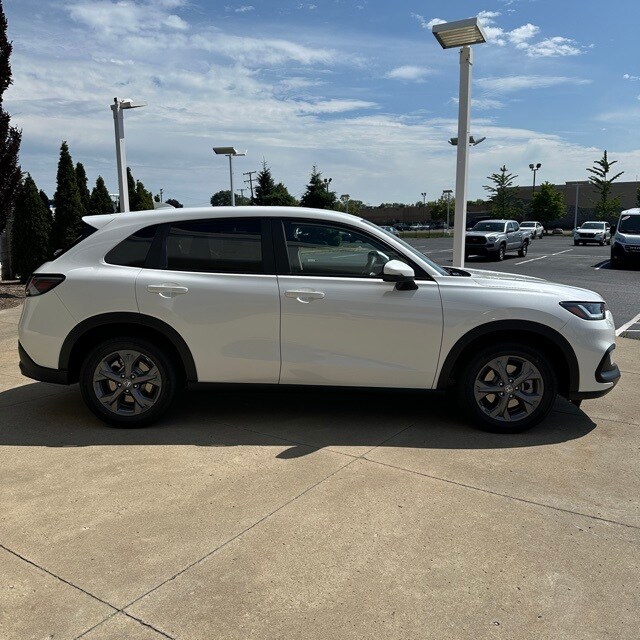 2026 Honda HR-V LX photo 2