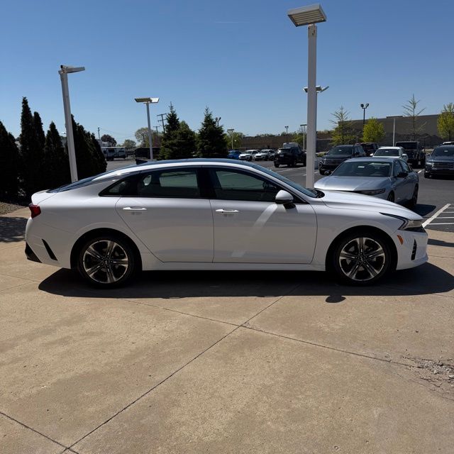 2023 Kia K5 EX - Photo 6