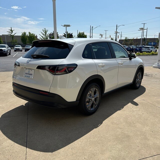 2026 Honda HR-V LX photo 3