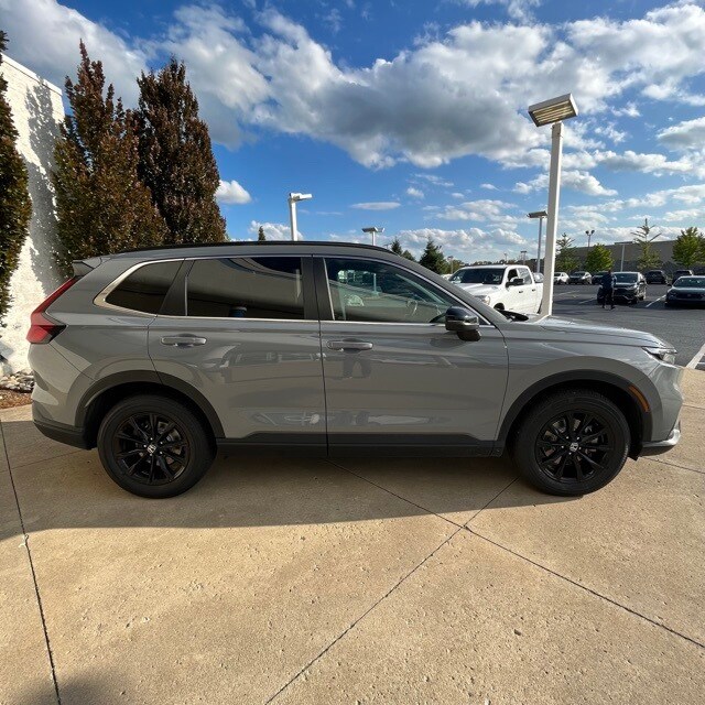 2023 Honda CR-V Hybrid Sport photo 2