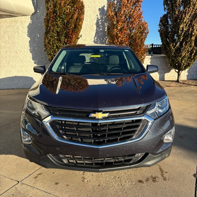 2018 Chevrolet Equinox LT photo 2