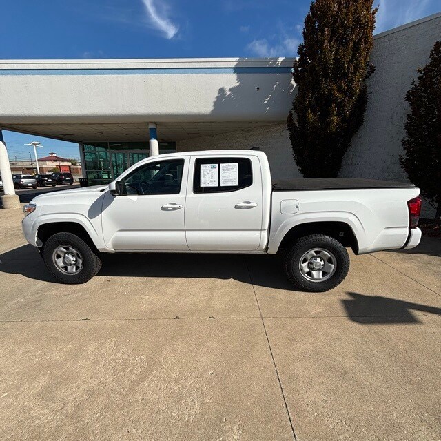 2022 Toyota Tacoma SR photo 4