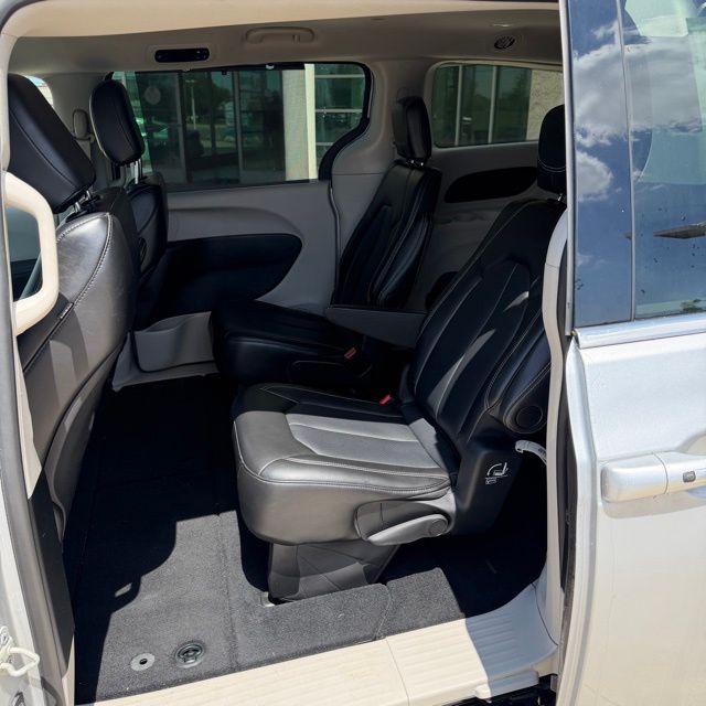 2024 Chrysler Pacifica Touring L - Photo 11