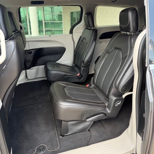 2023 Chrysler Pacifica Touring L - Photo 11