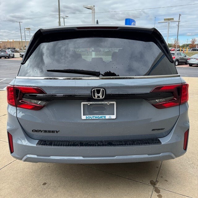 2026 Honda Odyssey photo 2