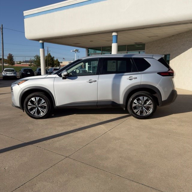 Used 2021 Nissan Rogue SV with VIN 5N1AT3BB7MC767906 for sale in Southgate, MI