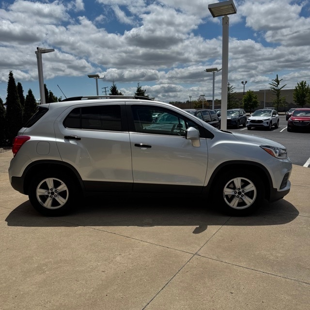 Used 2019 Chevrolet Trax LT with VIN 3GNCJLSB9KL405958 for sale in Southgate, MI