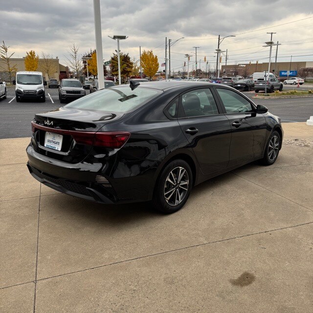 2024 Kia Forte LXS photo 2