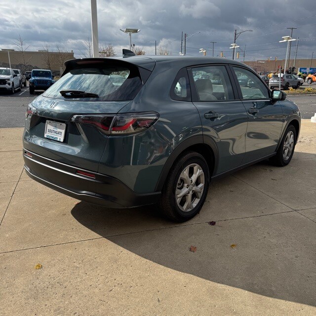 2025 Honda HR-V LX photo 3