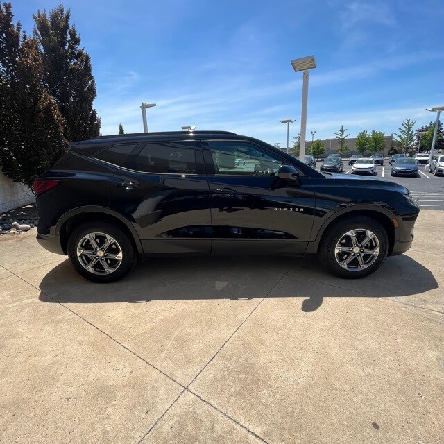2024 Chevrolet Blazer 2LT photo 2