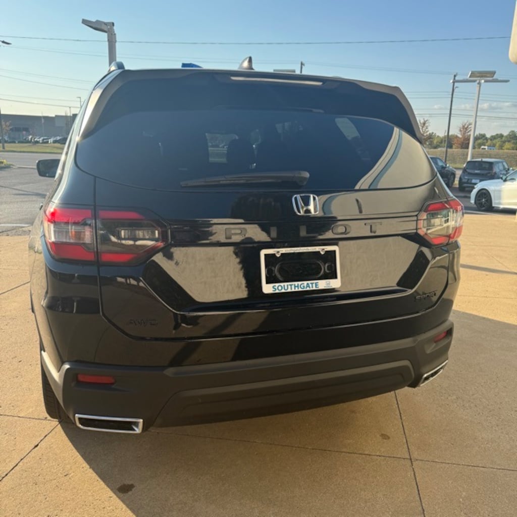 New 2025 Honda Pilot Sport SUV