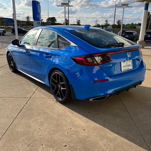 2024 Honda Civic Sport Touring photo 4