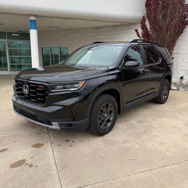 2025 Honda Pilot TrailSport AWD's photo