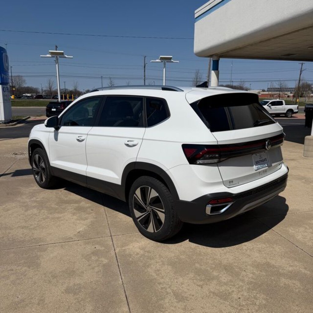 Used 2025 Volkswagen Taos 1.5T SE SUV