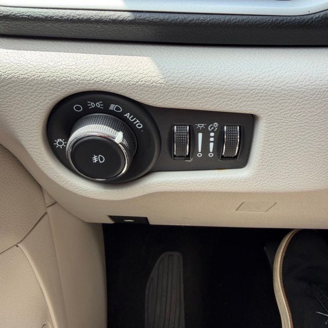 2024 Chrysler Pacifica Touring L - Photo 28