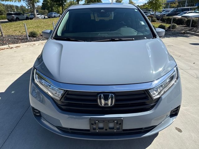 2024 Honda Odyssey Touring photo 2