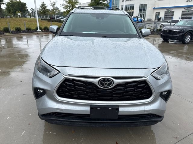 2022 Toyota Highlander XLE photo 2