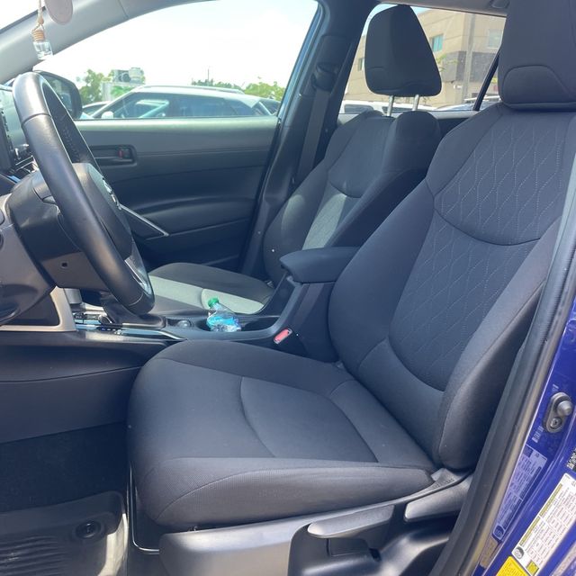 2022 Toyota Corolla Cross LE photo 2