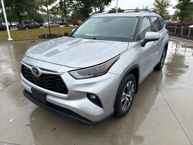 2022 Toyota Highlander XLE photo 3
