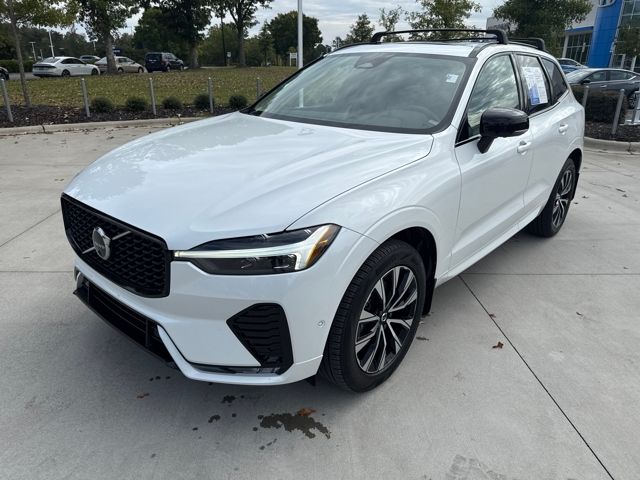 2024 Volvo XC60 B5 Plus photo 3