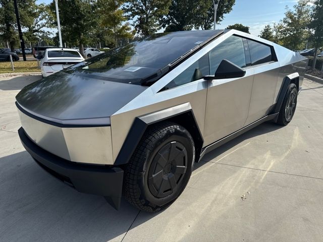 2025 Tesla Cybertruck photo 2