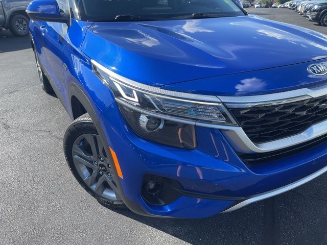 2021 Kia Seltos S photo 2