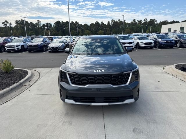2024 Kia Sorento LX photo 2