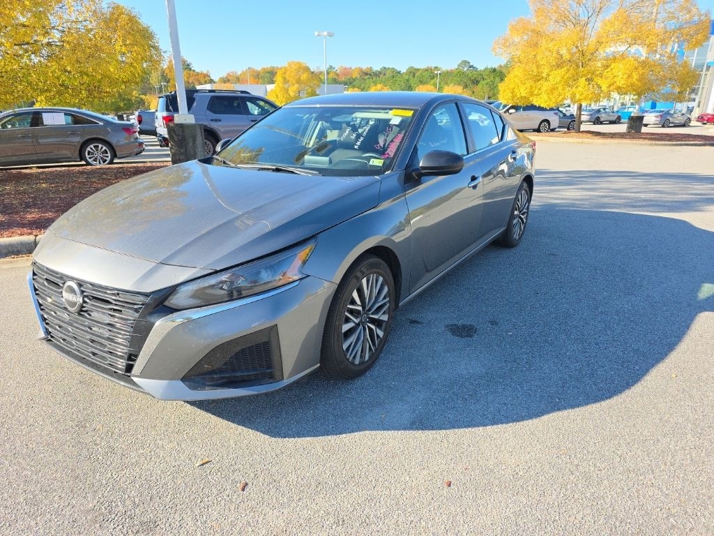 Used 2024 Nissan Altima 2.5 SV Sedan