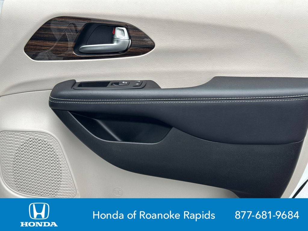 2023 Chrysler Pacifica Hybrid Limited - Photo 14