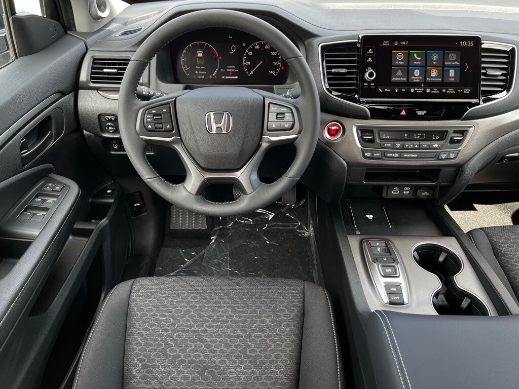 2025 Honda Ridgeline Sport photo 2