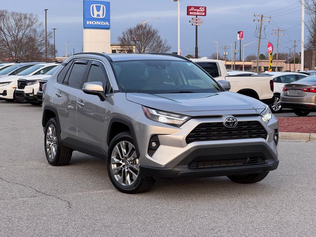 2023 Toyota RAV4 XLE Premium's photo