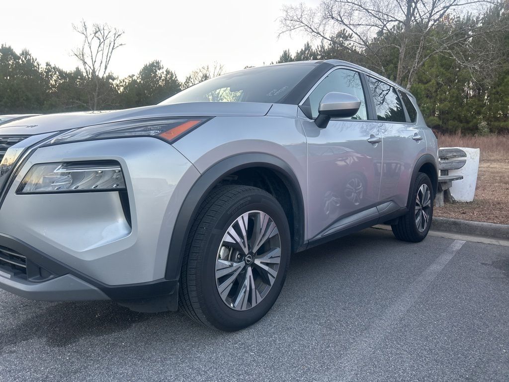 2023 Nissan Rogue SV's photo