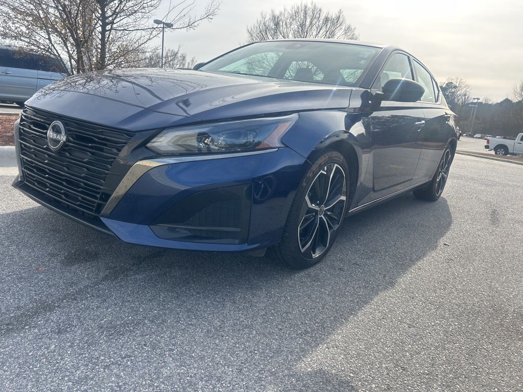 2024 Nissan Altima SR's photo