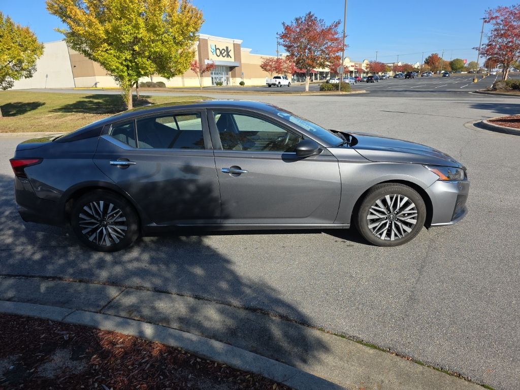 2024 Nissan Altima 2.5 SV photo 3