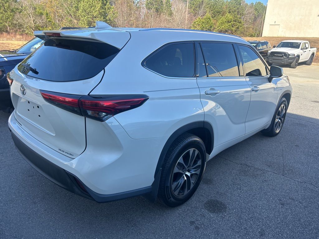 2021 Toyota Highlander XLE photo 4