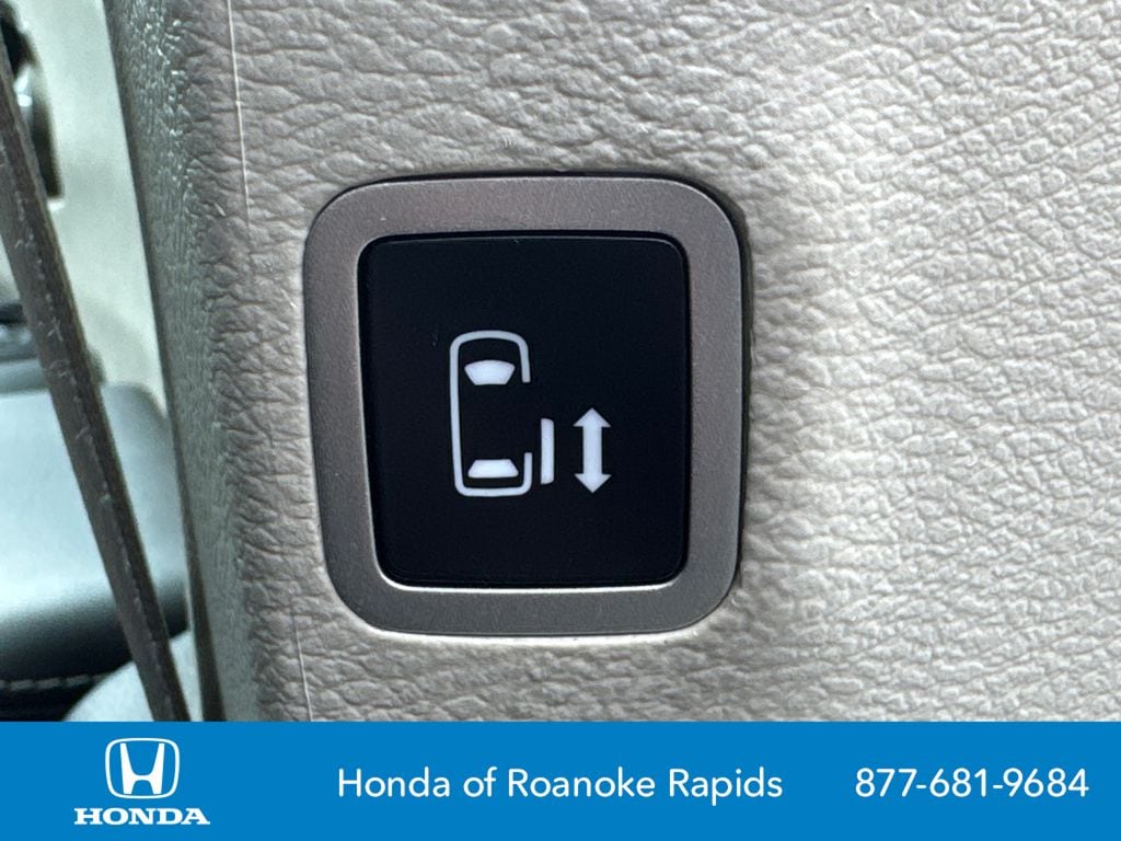2023 Chrysler Pacifica Hybrid Limited - Photo 16