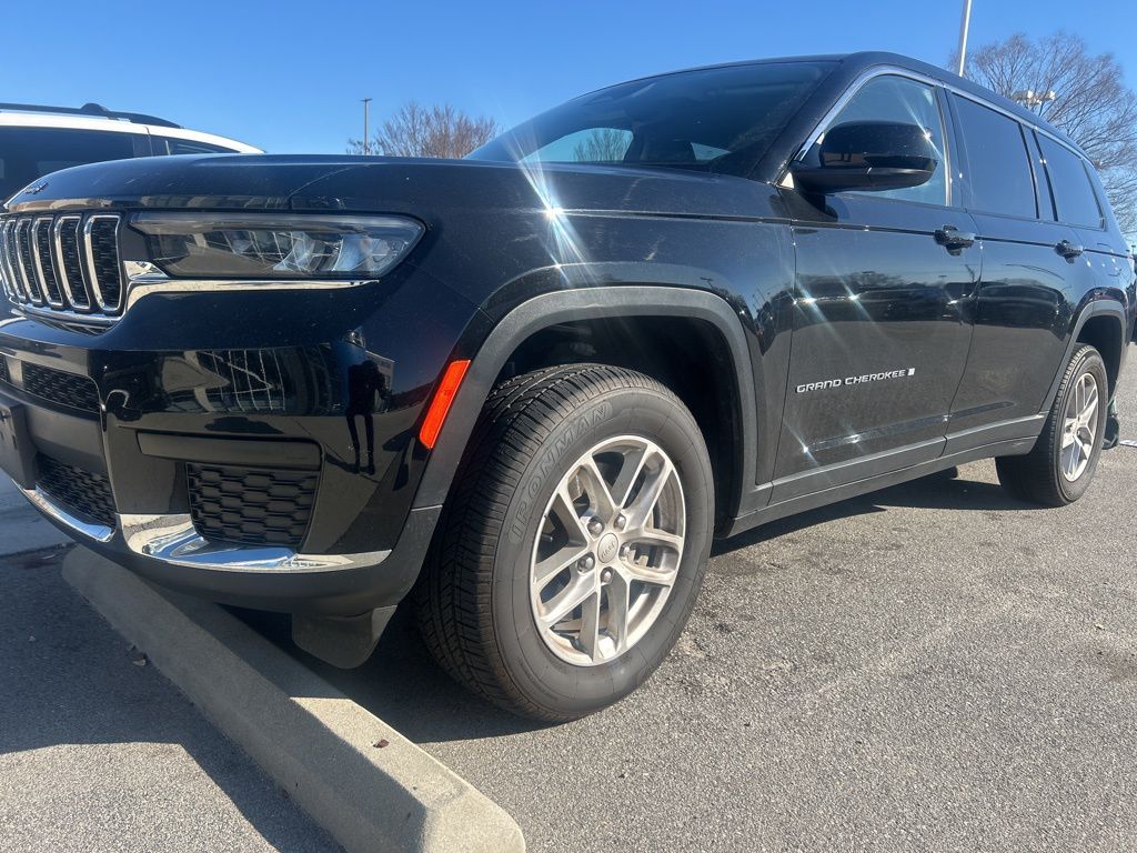 2023 Jeep Grand Cherokee L Laredo's photo