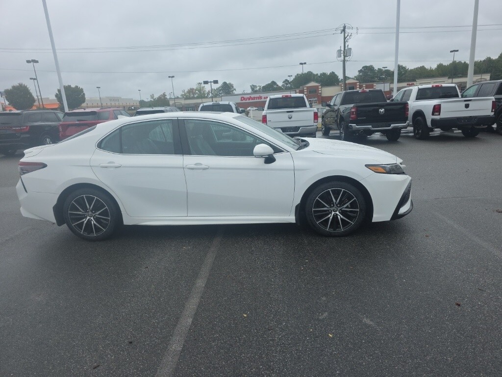 2023 Toyota Camry SE photo 3