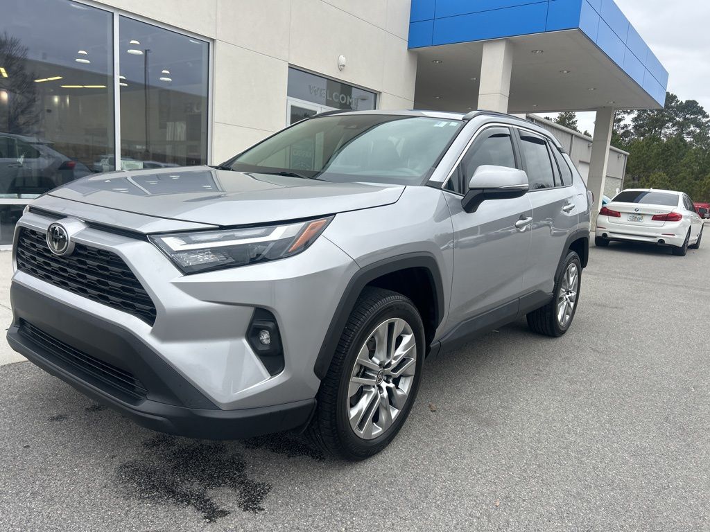 2023 Toyota RAV4 XLE Premium's photo