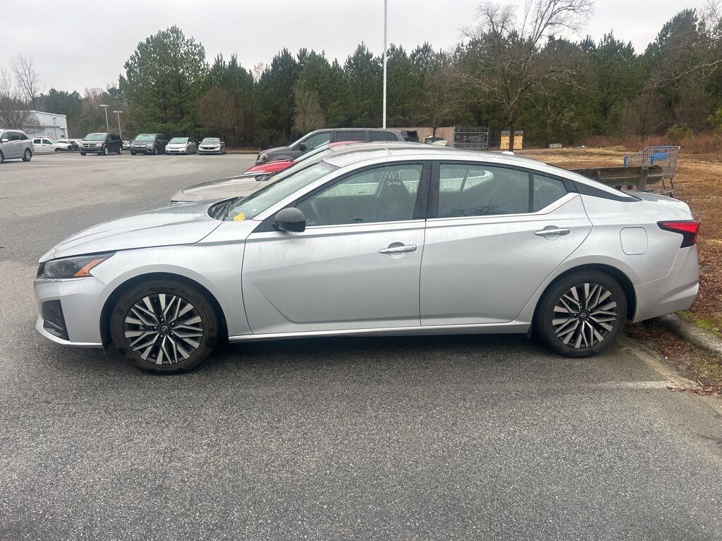 Used 2024 Nissan Altima 2.5 SV Sedan