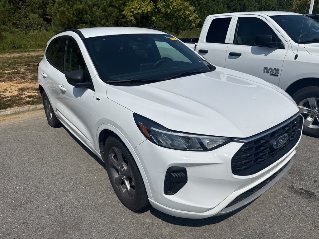 2023 Ford Escape ST-Line photo 2
