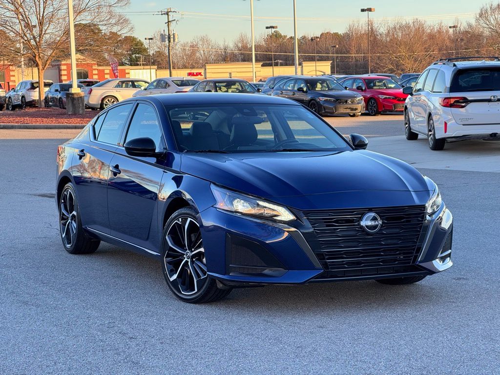 2024 Nissan Altima SR's photo