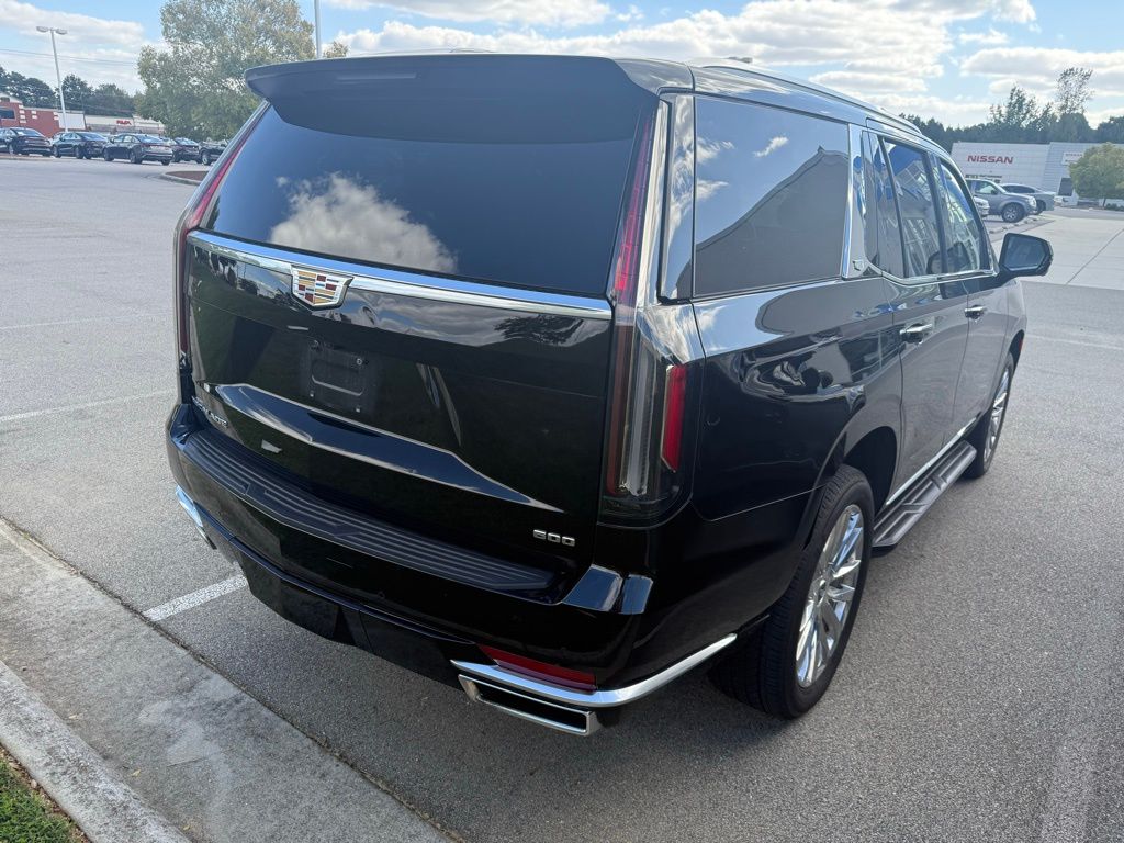 2023 Cadillac Escalade Premium Luxury photo 2