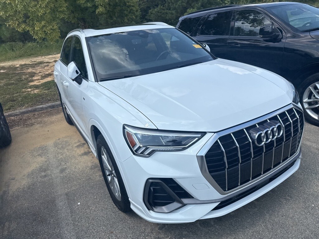 2024 Audi Q3 45 TFSI S line Premium photo 3
