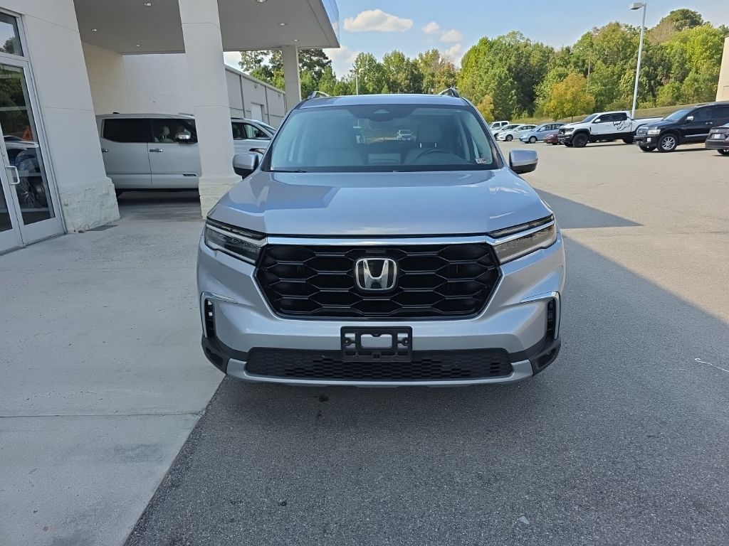 2023 Honda Pilot Touring photo 2